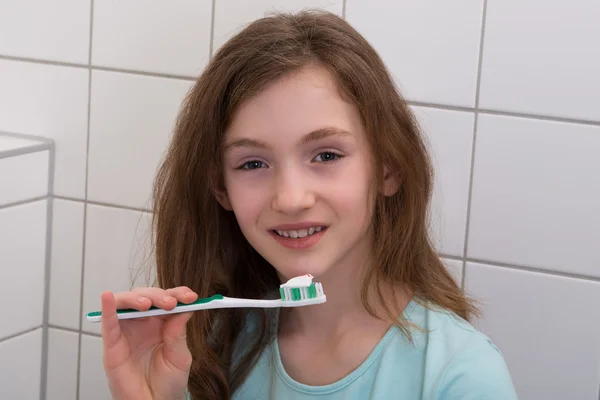 Girl Brushing Teeth — Stock Photo, Image