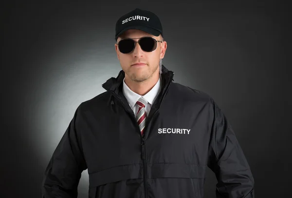 Bodyguard dragen van een zonnebril — Stockfoto