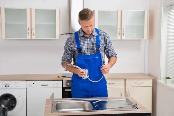Male Plumber Holding Faucet — Stock Photo, Image