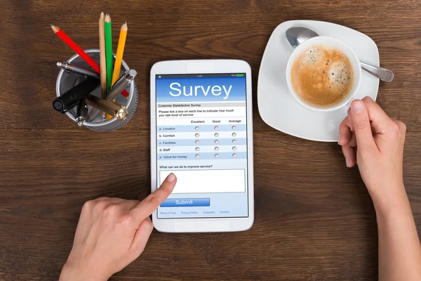 Person Filling Survey Form On Mobile Phone — Stock Photo, Image