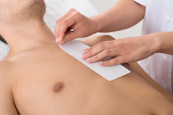 Person Hands Waxing Man's Chest — Stock Photo, Image