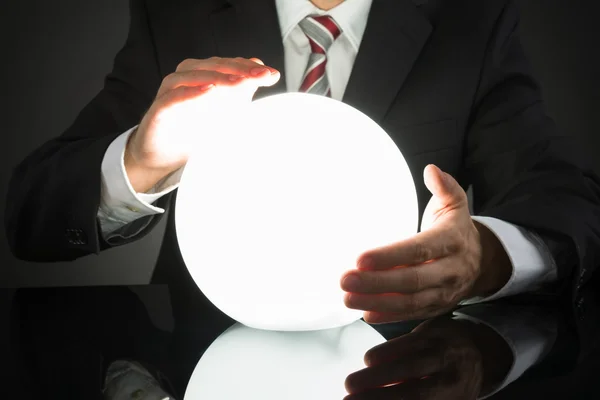 Empresario prediciendo futuro con bola de cristal — Foto de Stock