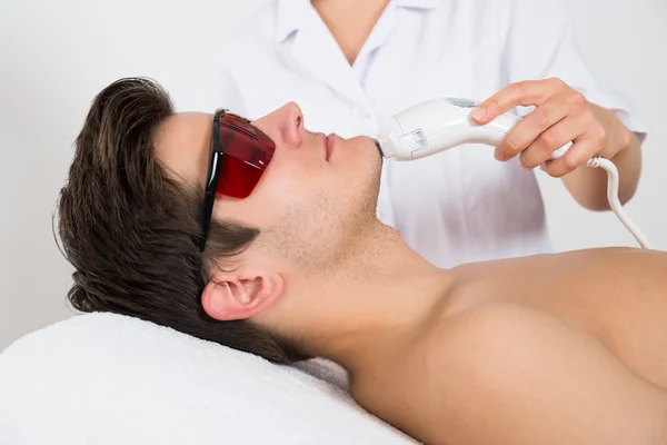 Man Receiving Laser Hair Removal Treatment — Stock Photo, Image