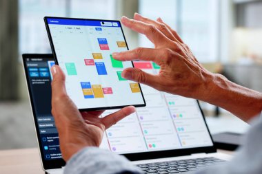 Dizüstü bilgisayar ve telefondaki Randevu Planlayıcı ve Tarih Takvimi