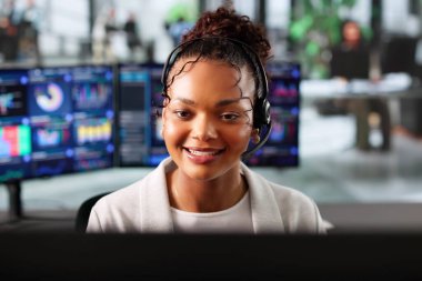 Uzaktan Kadın Çağrı Merkezi YardımcısıName.