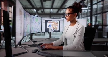 Kartografik Teknikler kullanılarak Afro-Amerikan Kadın Haritalama Şehirde Gerçek Mülkiyet.