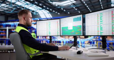 Verimli Depo Yöneticisi, Lojistik Denetim için PC ve Hesap Tabloları Kullanır.