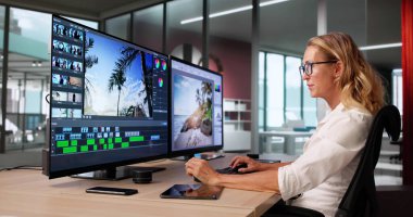 Masaüstü Bilgisayar Düzenleyicisindeki Yazılım ile Kadın Düzenleme Videosu