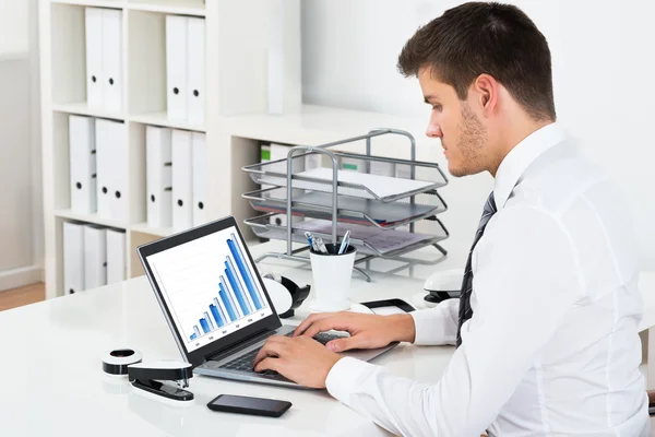 Businessman Working With Graph — Stock Photo, Image