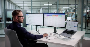 Müşteri Sadakatini Artırmak ve Bütünleşik CRM Sistemi ile Personel Hizmetlerini Korumak. Olası Meslekler: CRM Analisti