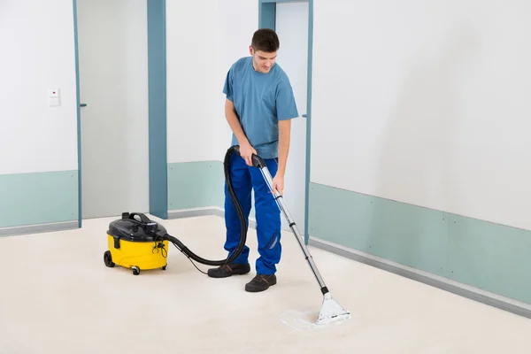 Male Cleaner Vacuuming Floor — Stock Photo, Image