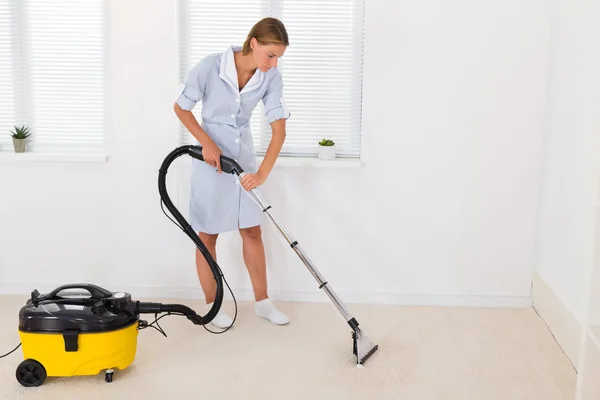 Female Maid Cleaning With Vacuum Cleaner — Stock Photo, Image