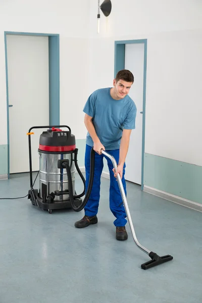 Male Worker With Vacuum Cleaner — Stock Photo, Image