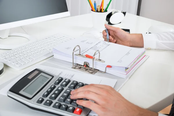 Businessperson Calculating Budget At Desk — Stock Photo, Image