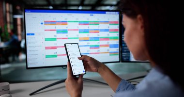 Elektronik cihazlarda birden fazla görev ve takvim çevrimiçi. Muhtemel Meslekler: Yönetici Yardımcısı