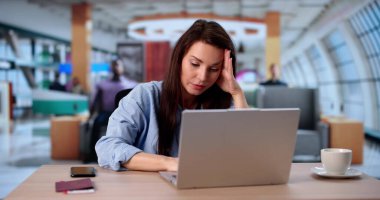 Kadınların İş Bilgisayarı Hacklendi: Sanal Şantaj Duygusal Çöküşe Yol Açtı.