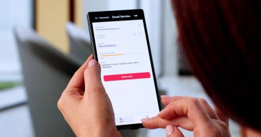 Parola Yöneticisi Uygulaması ile Güvenli İş Verileri Bulut Teknolojisini Kullan