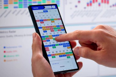 Orta Çağ Kafkasyalı Randevular İçin Çevrimiçi Takvim Kullanıyor