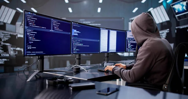 Ofisteki Kimlik Hırsızlığı sırasında Siber Programcı Suçüstü Yakalandı