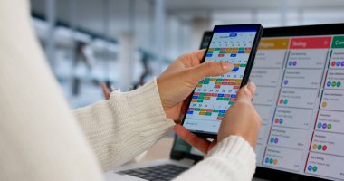 Meşgul Girişimci: Toplantılar ve Çevik Tırmık Takvimi Projeleri Yönetimi. Tech Savvy Professional: Akıllı Telefon Kullanımı