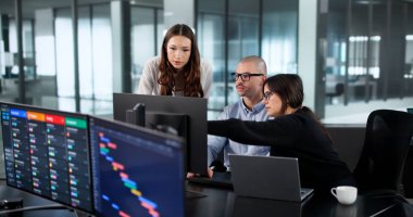 Proje Zamanlaması İçin Çevik Yönetici ve Ekip Kanban Tahtasını Kullanıyor.