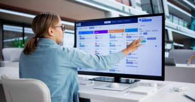 Becerikli Kadın Yönetici Yazılım Şirketi Üyeleri için Röportajlar Ayarladı.