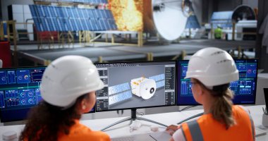 Kadın Mühendis, Uydu Gelişmiş Bilgisayar Teknolojisi Kullanımı için Güneş Panelleri Tasarladı.