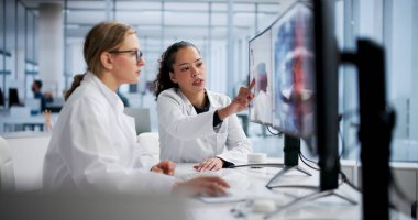 Diş taramaları için 3 boyutlu bilgisayar teknolojisi kullanan yenilikçi kadın dişçiler.