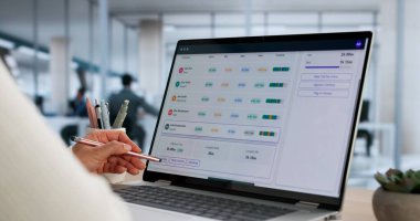 Günlük Zaman Sayfasını İzlemek için Bilgisayar Aracı Kullanarak Yönetici Çalışması