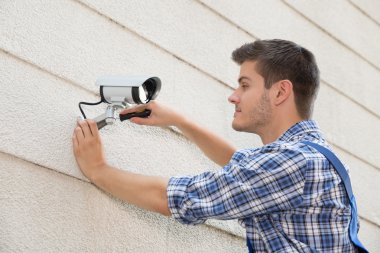 CCTV kamera duvara tamir teknisyeni