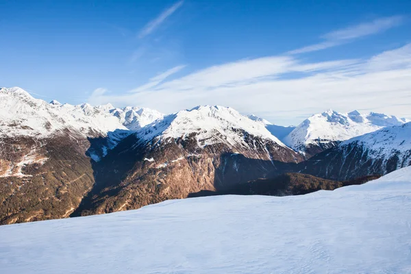 雪に覆われたアルプス山脈 — ストック写真