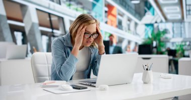 Siber Saldırıyı Yöneten Kadın Yönetici: Bilgisayarda Fidye Yazılımı İhlali