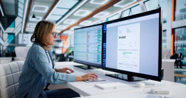 Genç Kafkas Kadın İzleme Kurumsal Maaşlar Çevrimiçi Muhasebe Yazılımında.