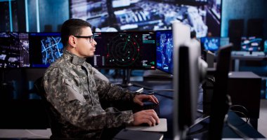Hükümet Askeri Merkezi gözlem ve kontrol görevleri için insansız hava araçlarına güveniyor. Genç Asker Ekranları