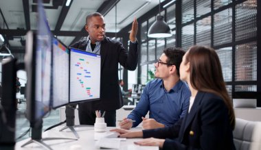 Zorbalık Patronu: Afrikalı Doktor Toksik İşyerinde Tacizle Karşı Karşıya