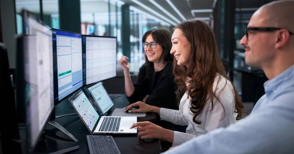 Kurumsal Muhasebe Otomatik Vergi Raporlama ve Ofiste Fatura Ayarlama