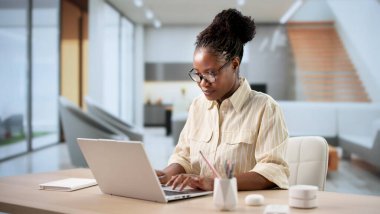 Uzaktan Pazarlama Yardımcısı Sanal Ders Oturumuyla Çevrimiçi Kursu Tamamladı.