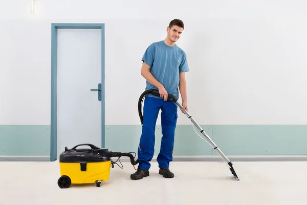 Male Cleaner Vacuuming Floor — Stock Photo, Image