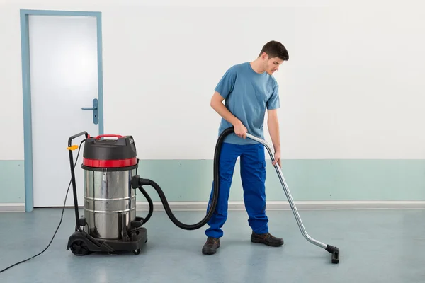 Male Worker With Vacuum Cleaner — Stock Photo, Image