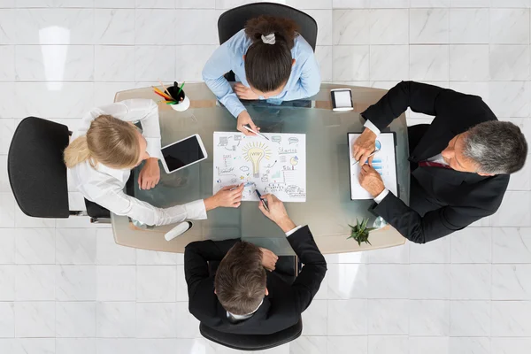 Businesspeople Discussing Start-up Plan — Stock Photo, Image