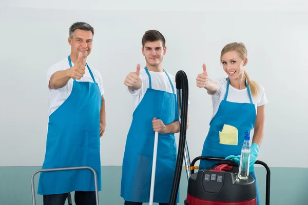 Conserjes mostrando el signo de pulgar hacia arriba — Foto de Stock