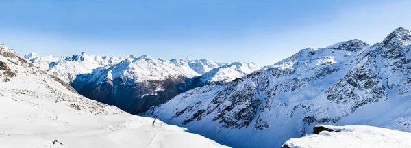 雪に覆われたアルプス山脈 — ストック写真