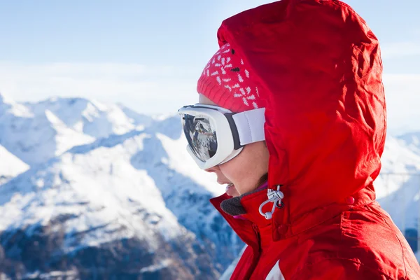 Narciarz na sobie okulary narciarskie — Zdjęcie stockowe