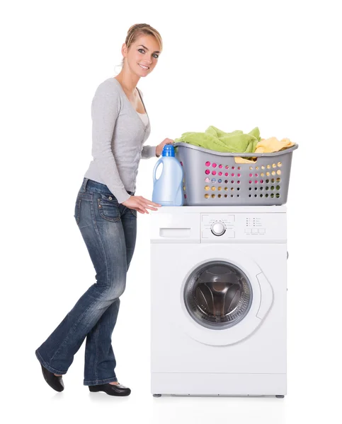 Woman Standing By Washing Machine — Stock Photo, Image