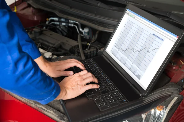 Mechanic Fixing Car With The Help Of Laptop — Zdjęcie stockowe