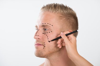 Düzeltme satırının yakınında adamın gözleri çizim