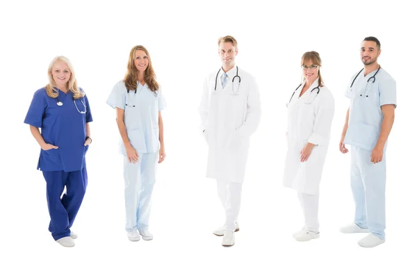 Jistý lékařský tým stojící v řadě — Stock fotografie
