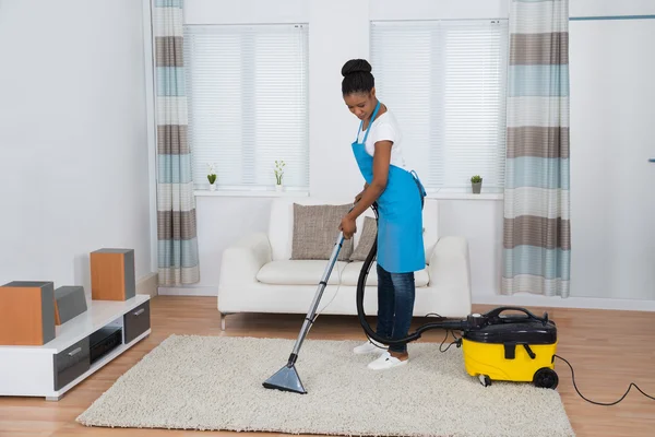 Woman Cleaning Living Room — Stock Photo, Image