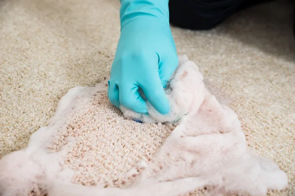 Alfombra de limpieza de manos con espuma — Foto de Stock