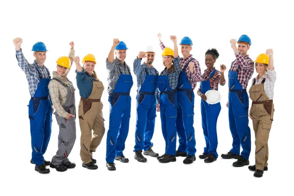 Плотники, стоящие с поднятыми руками — стоковое фото
